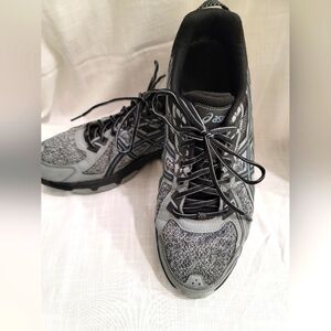ASICS Men's Gray & Black Gel Venture 6 Cross Training Shoes size 13